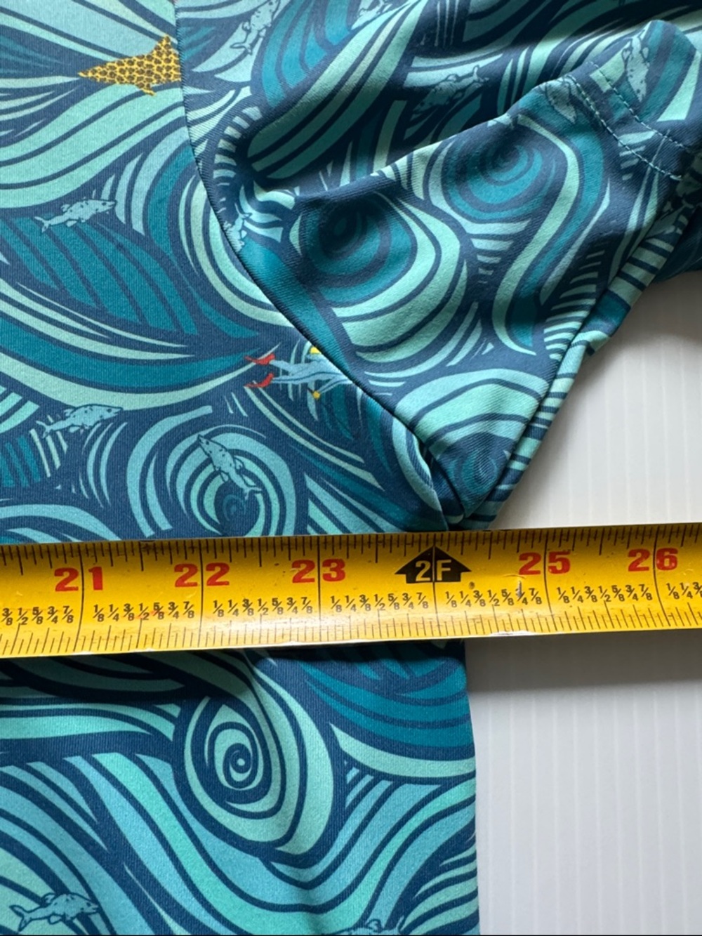 William Murray polo featuring a "The Rough Life" wave pattern. Men’s size XL - Picture 4 of 11